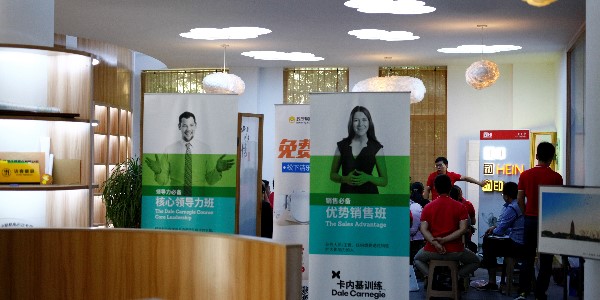 戶外噴繪寫真的防護(hù)要求有哪些？-和印愛歐圖文